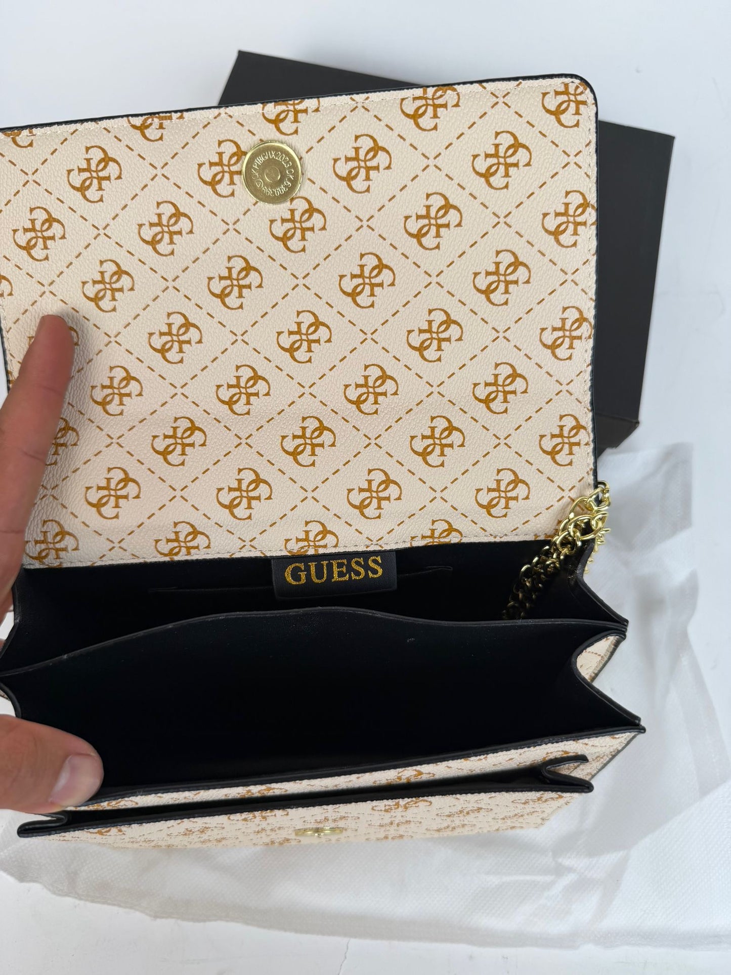 GUESS - M1