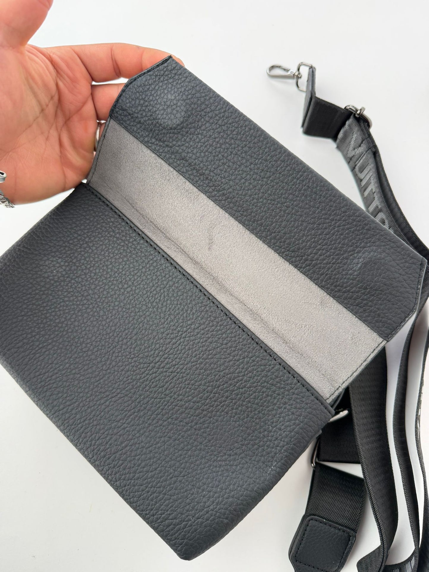 BOLSO HOMBRE - LV- M1