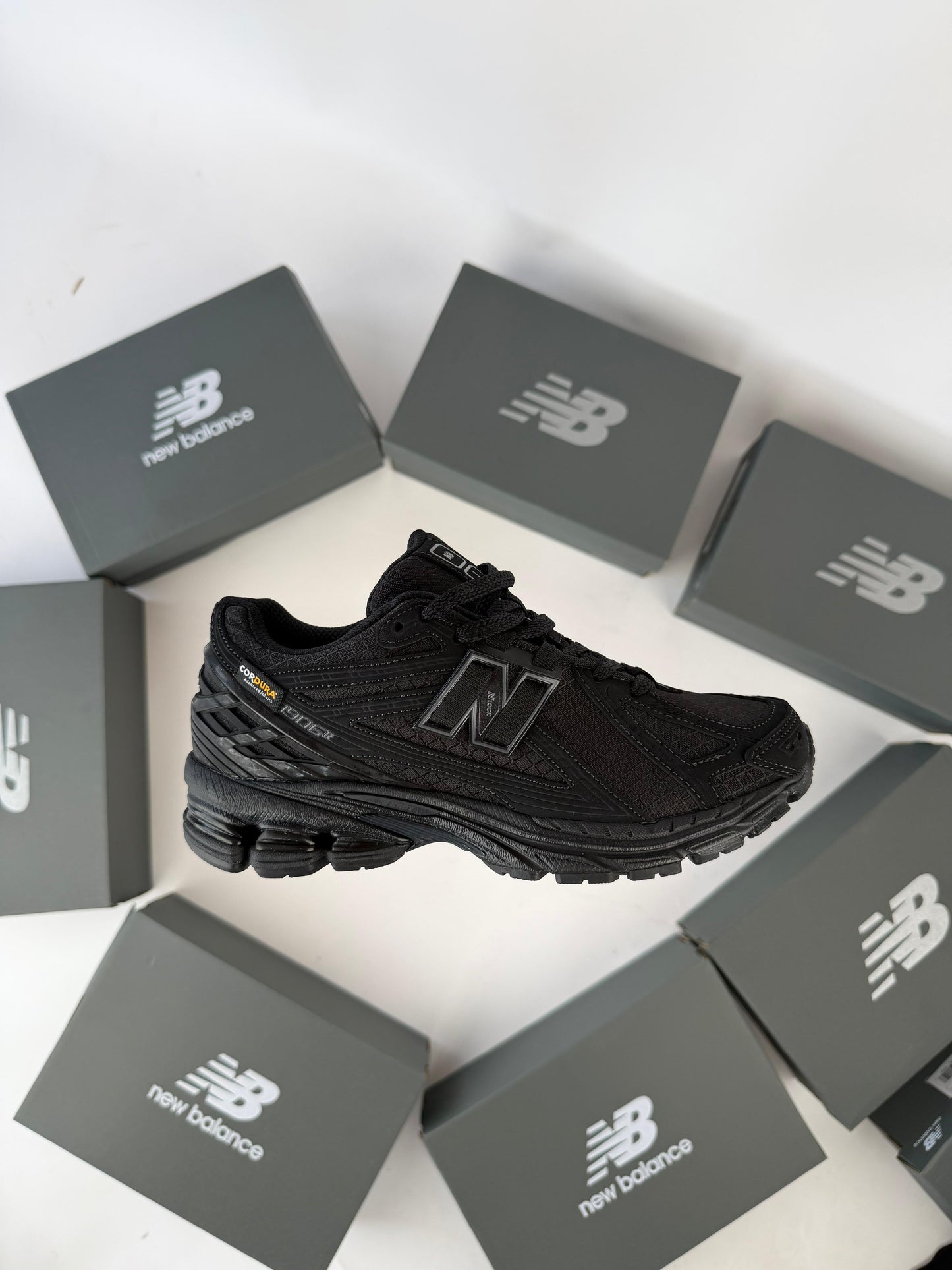 NEW BALANCE 1906R - MODELO 1
