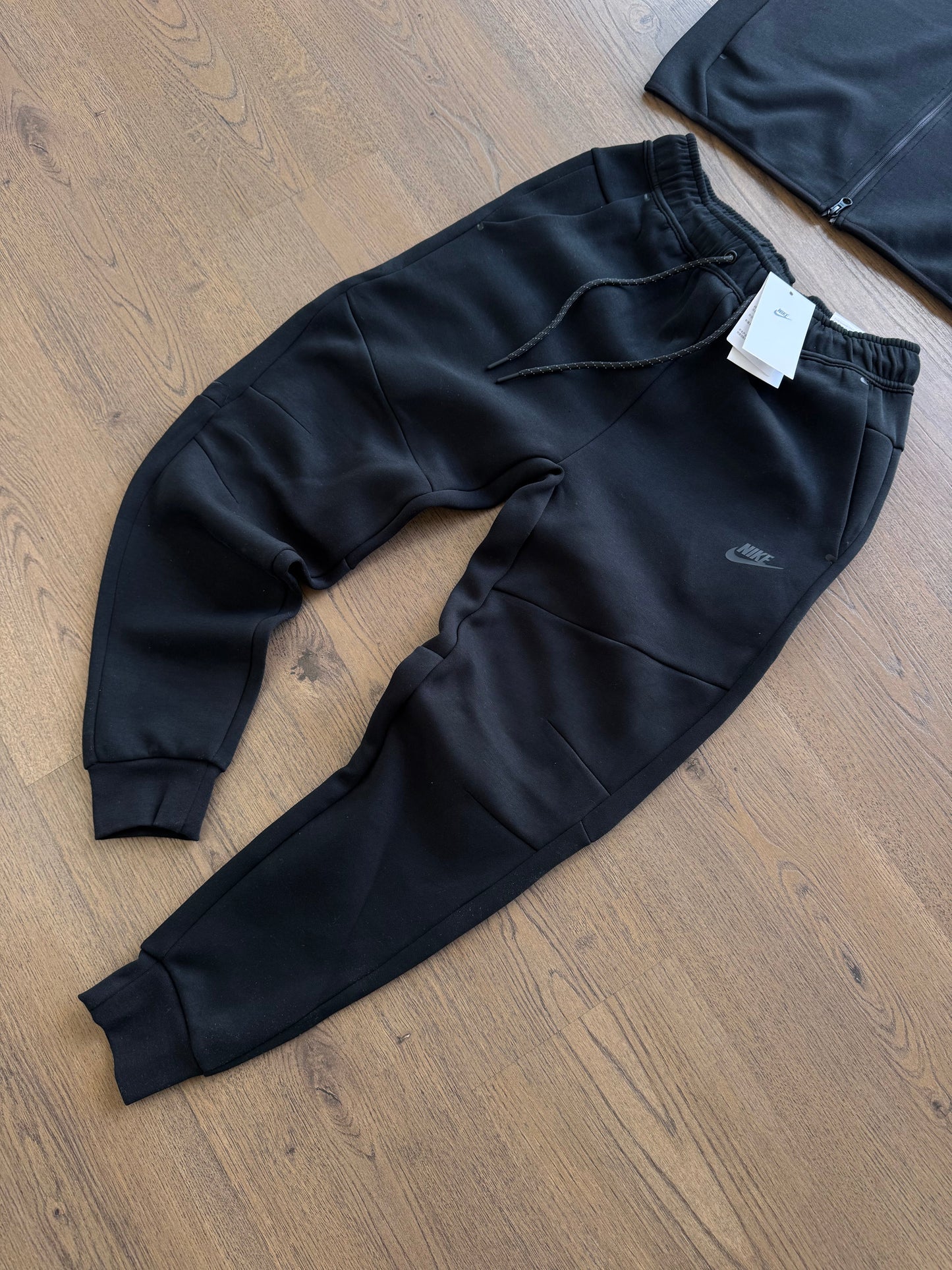 NIKE TECH FLEECE - M6
