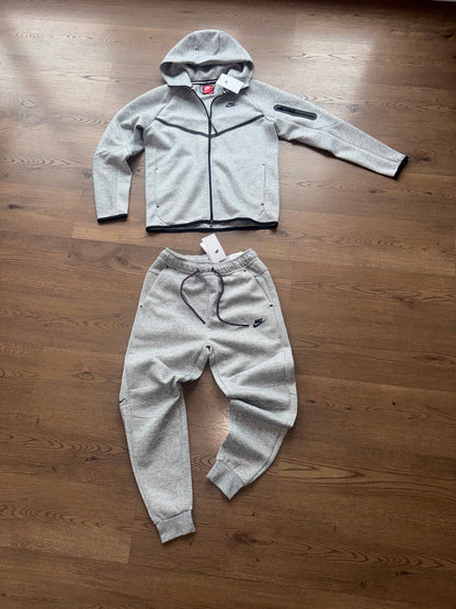 NIKE TECH FLEECE - M2