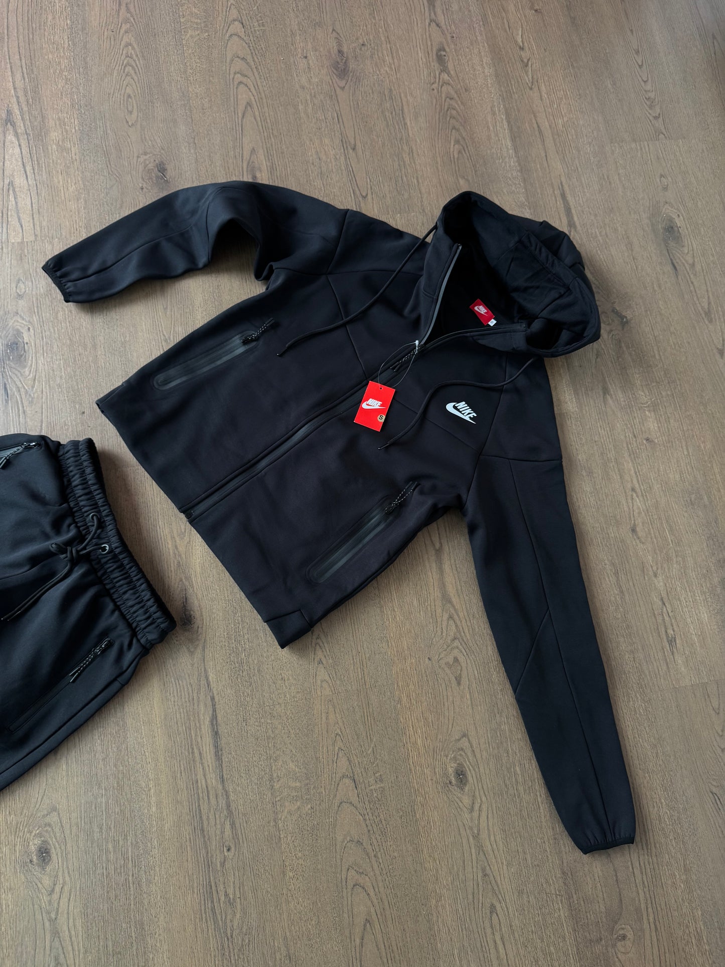 NIKE TECH FLEECE - F1
