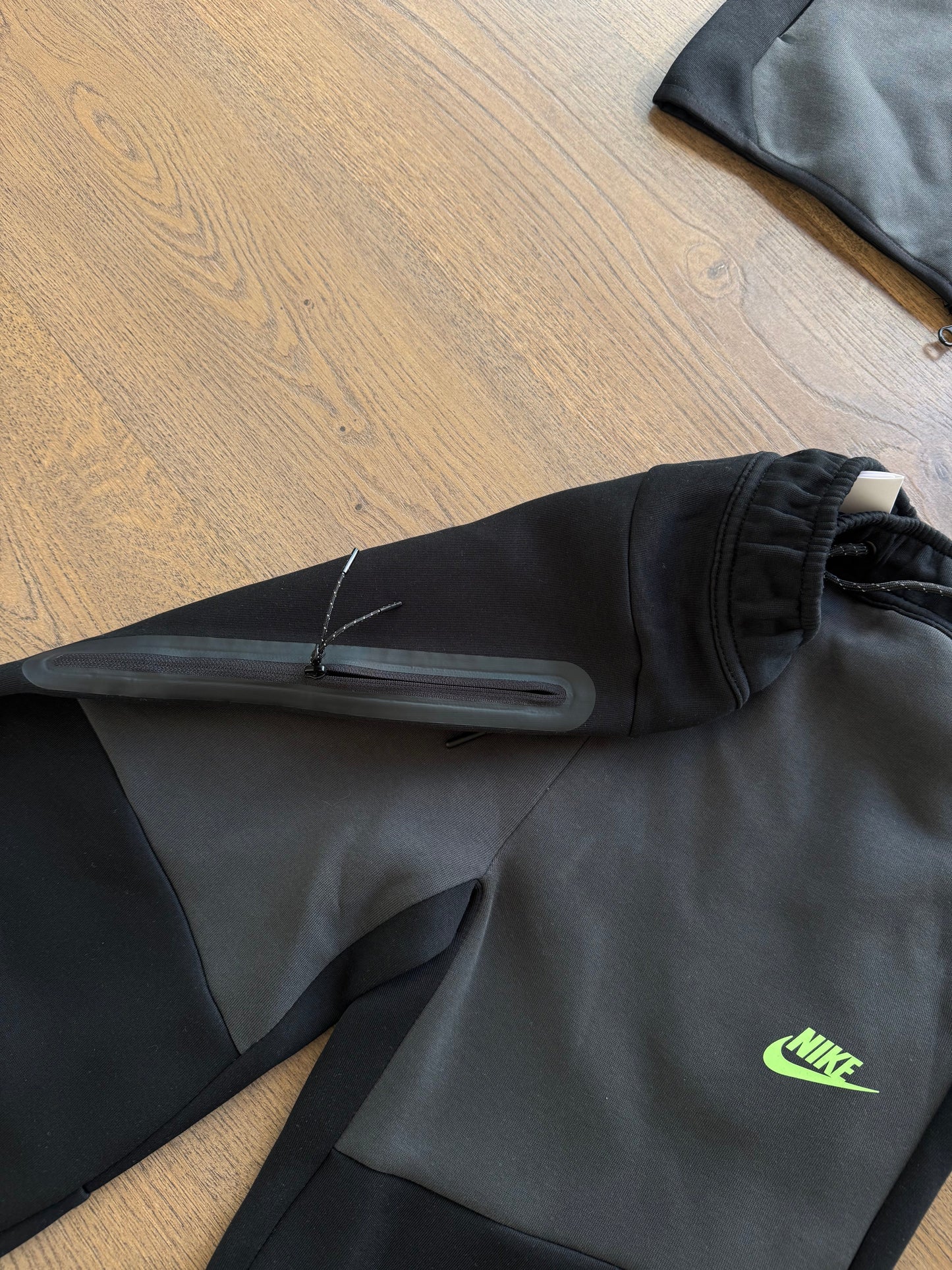 NIKE TECH FLEECE - M4