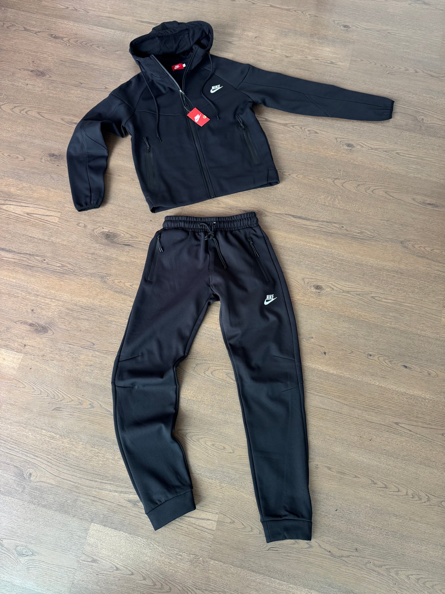NIKE TECH FLEECE - F1