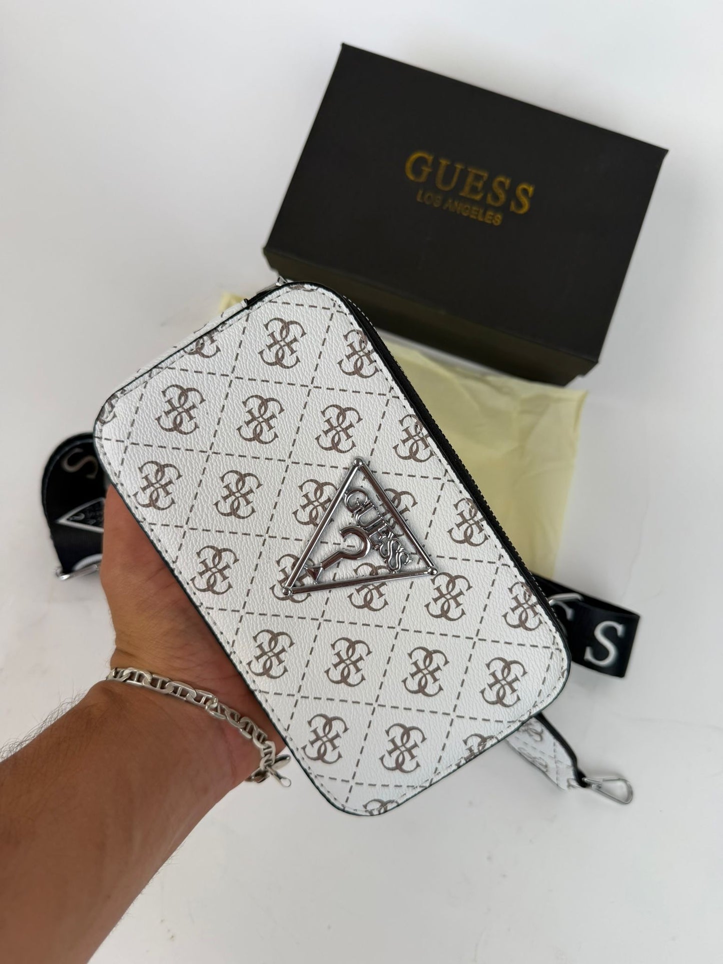 GUESS - M5