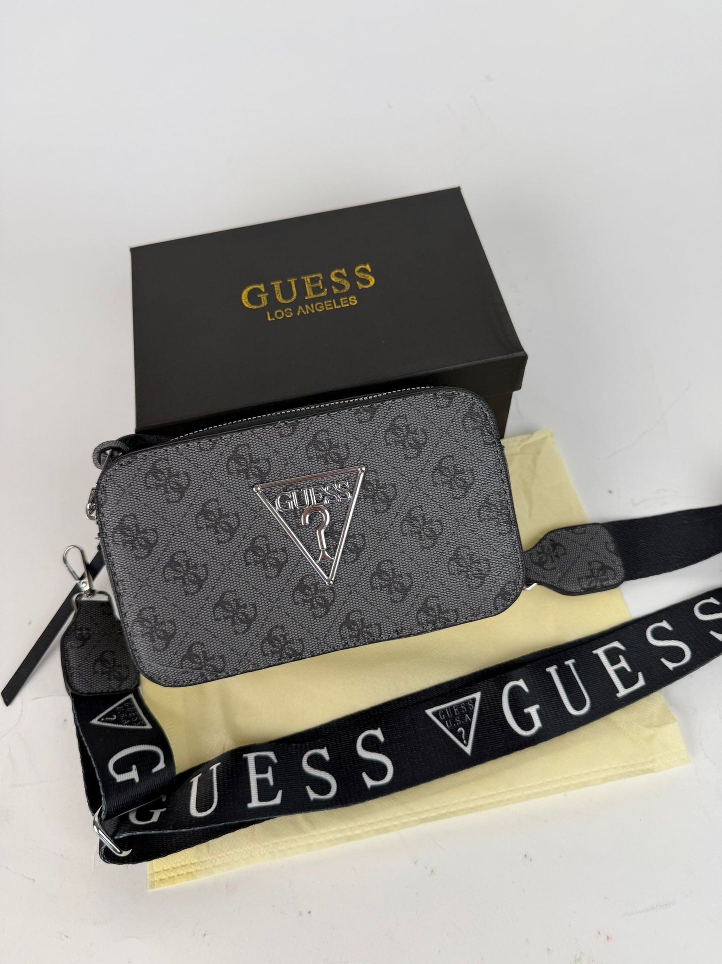GUESS - M8