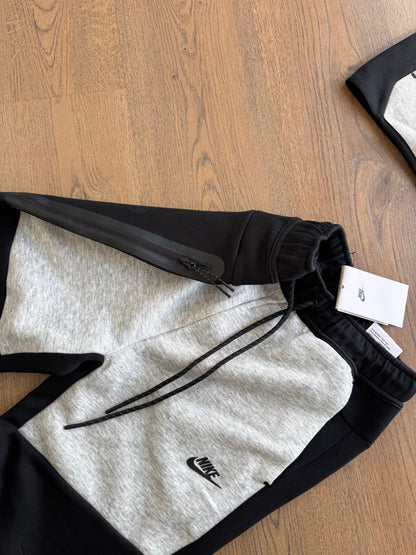 NIKE TECH FLEECE - M5
