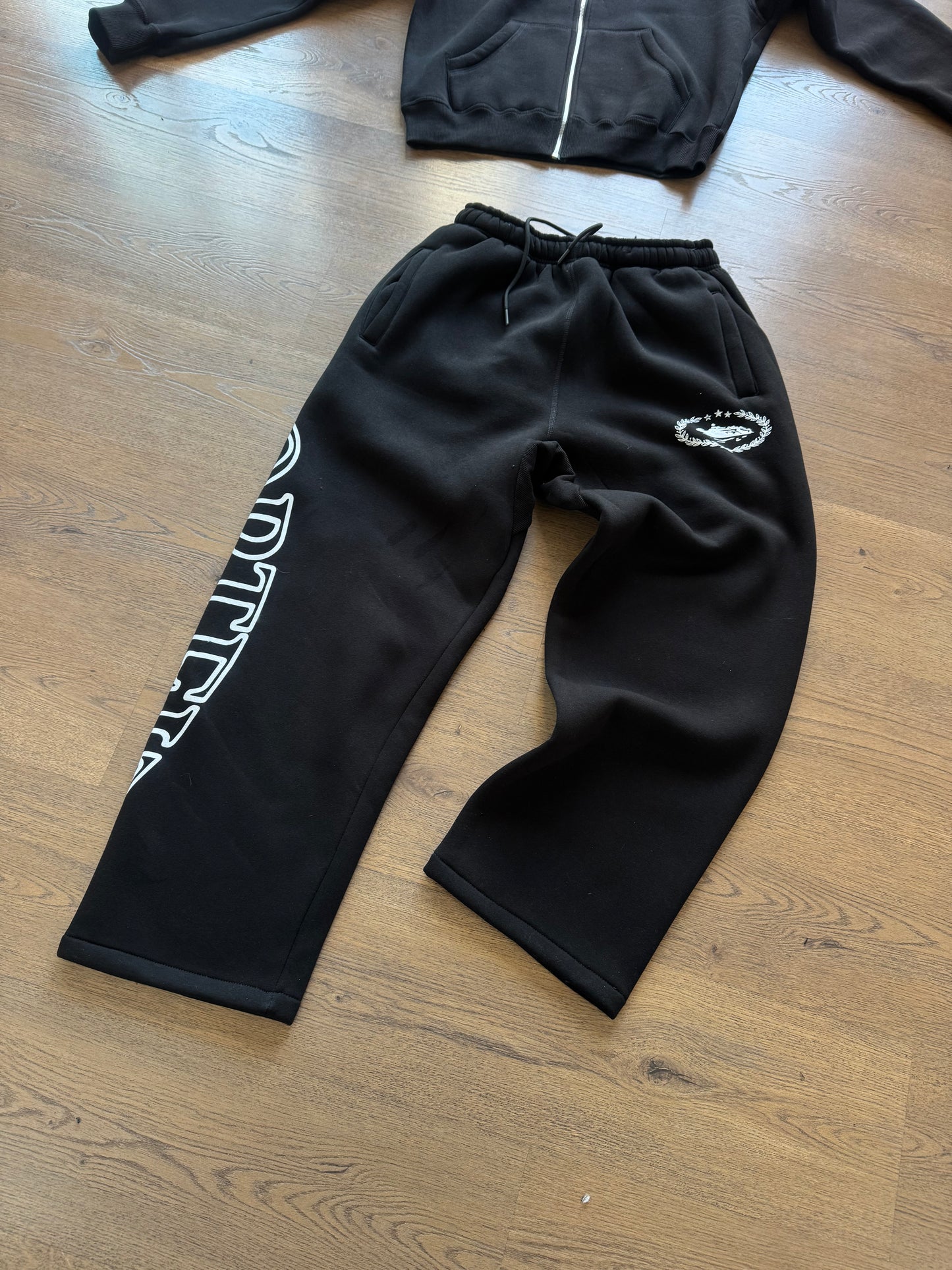 CORTEIZ OVERSIZE - NEGRO