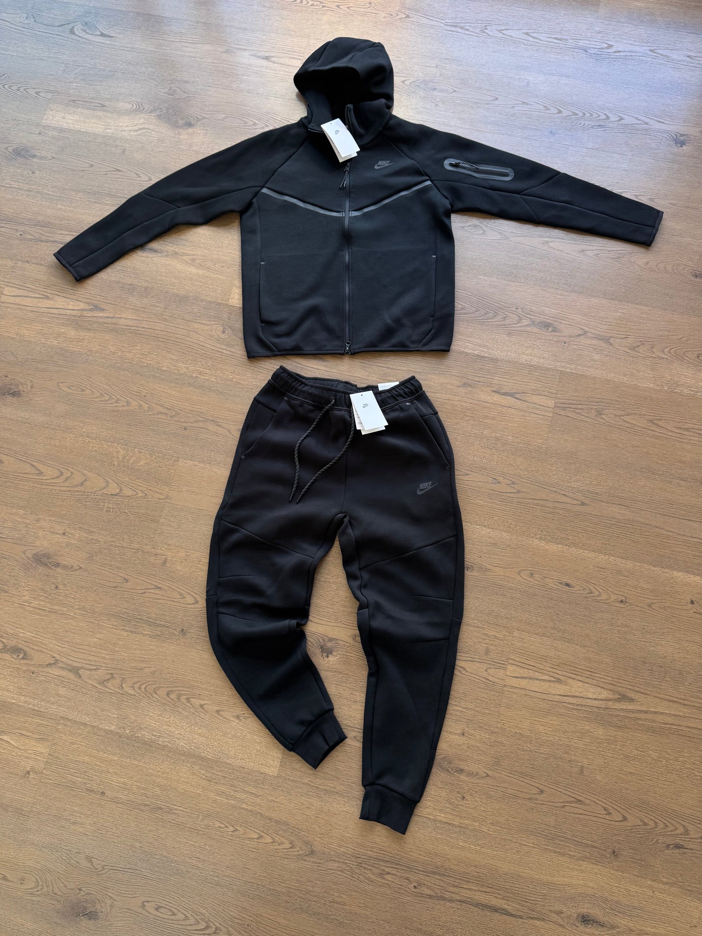 NIKE TECH FLEECE - M6