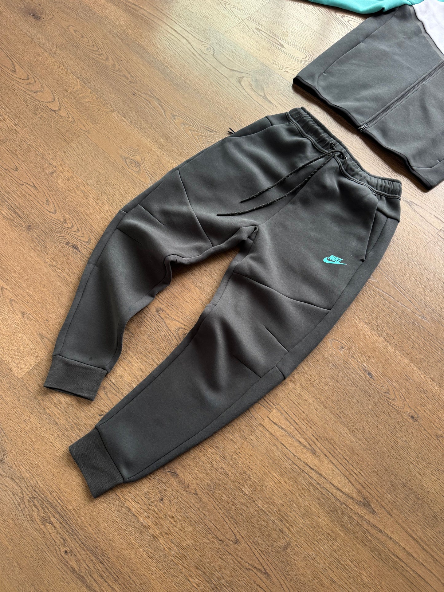 NIKE TECH FLEECE - M3
