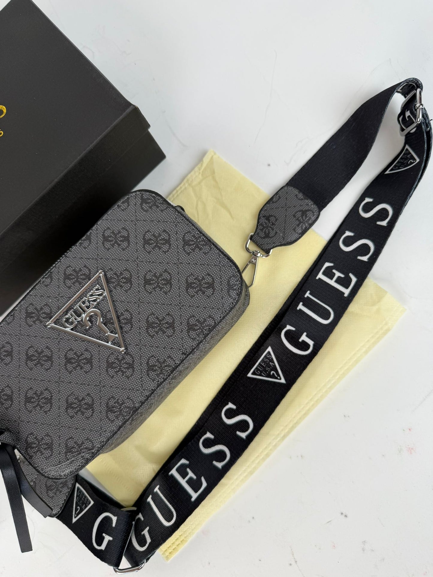 GUESS - M8