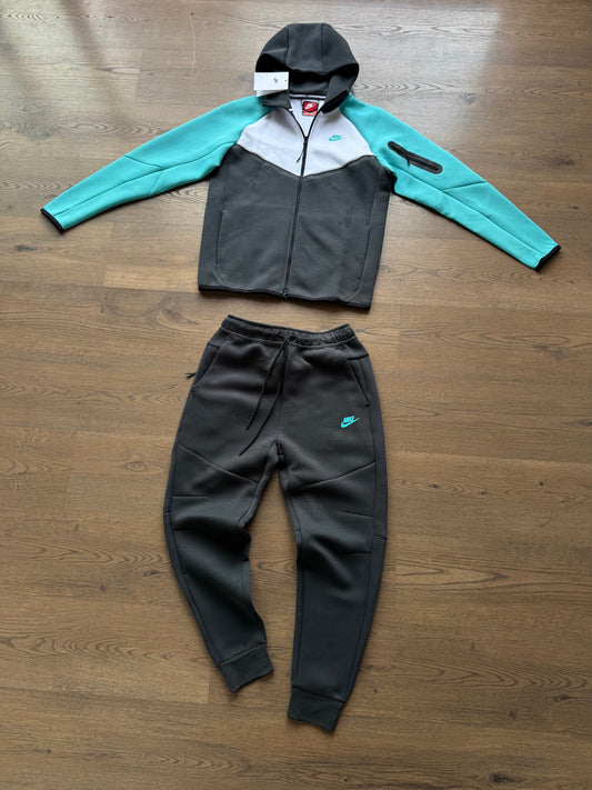 NIKE TECH FLEECE - M3