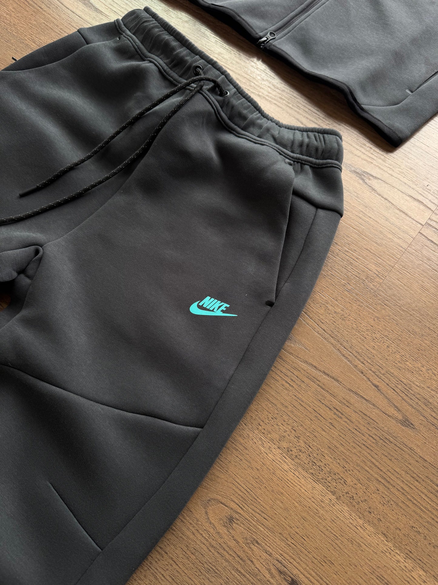 NIKE TECH FLEECE - M3