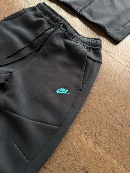 NIKE TECH FLEECE - M3