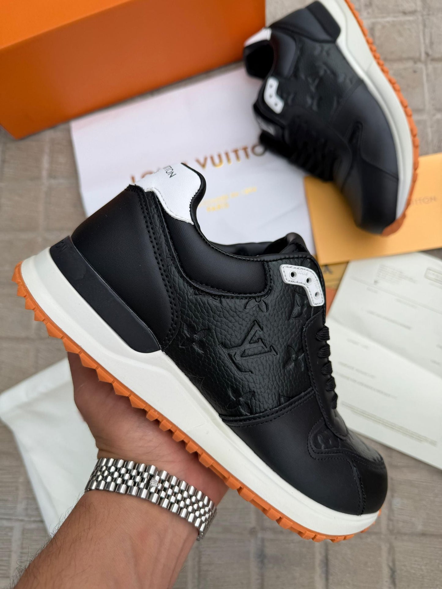 LV RUN AWAY - M1