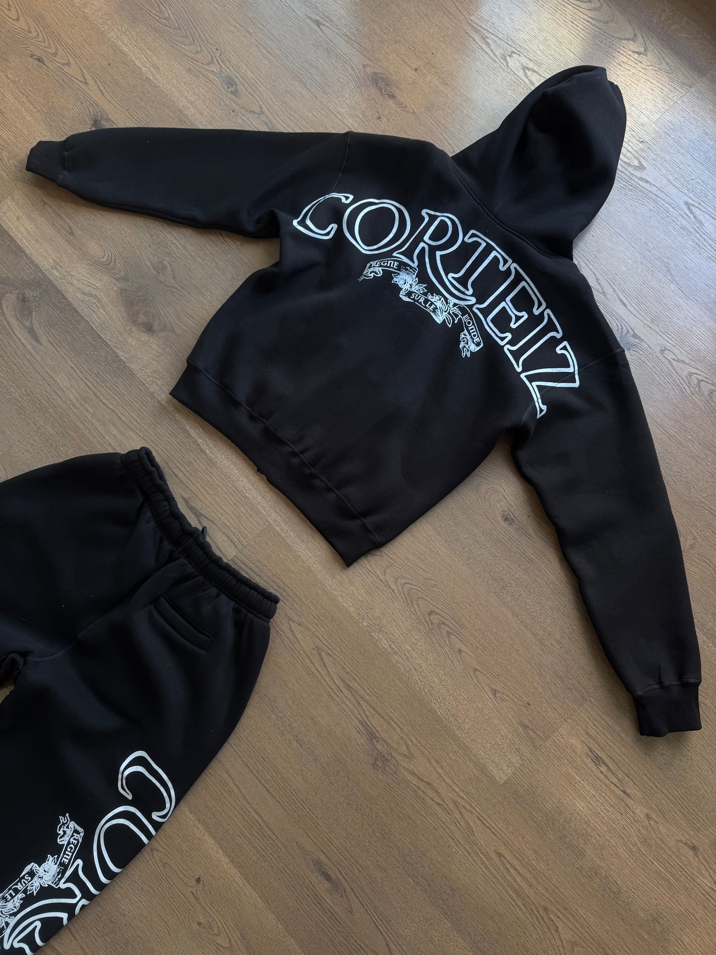 CORTEIZ OVERSIZE - NEGRO