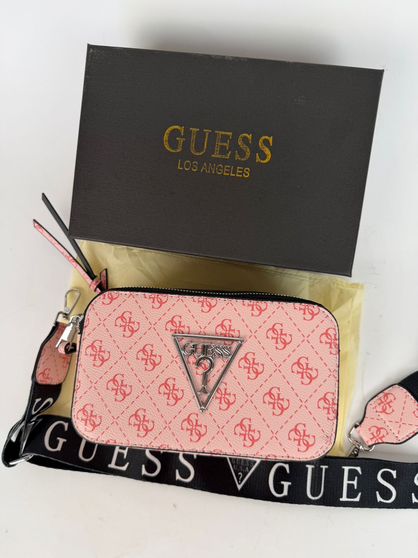 GUESS - M4