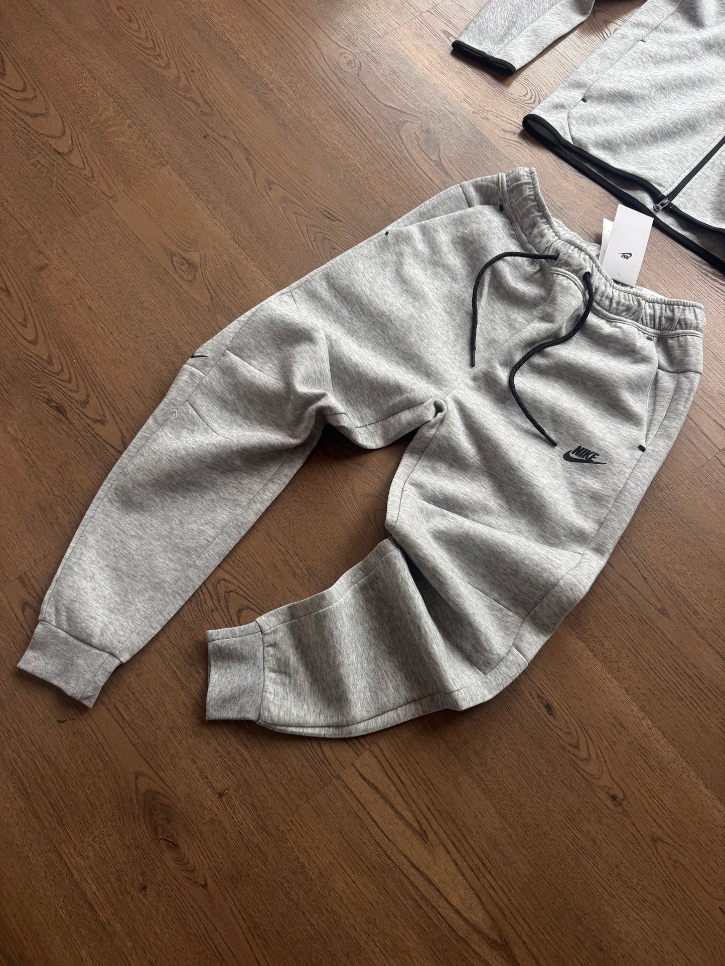 NIKE TECH FLEECE - M2