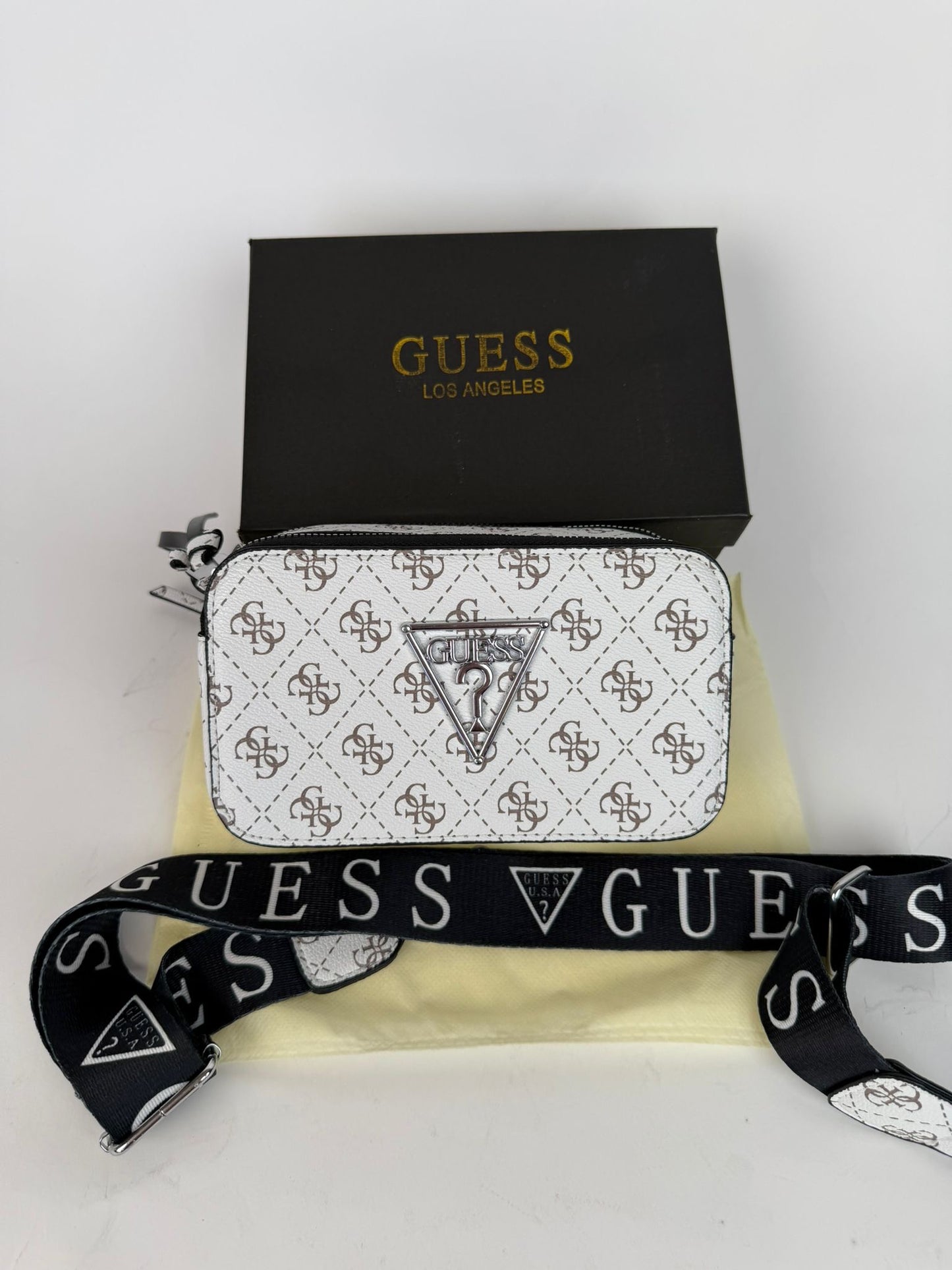 GUESS - M5