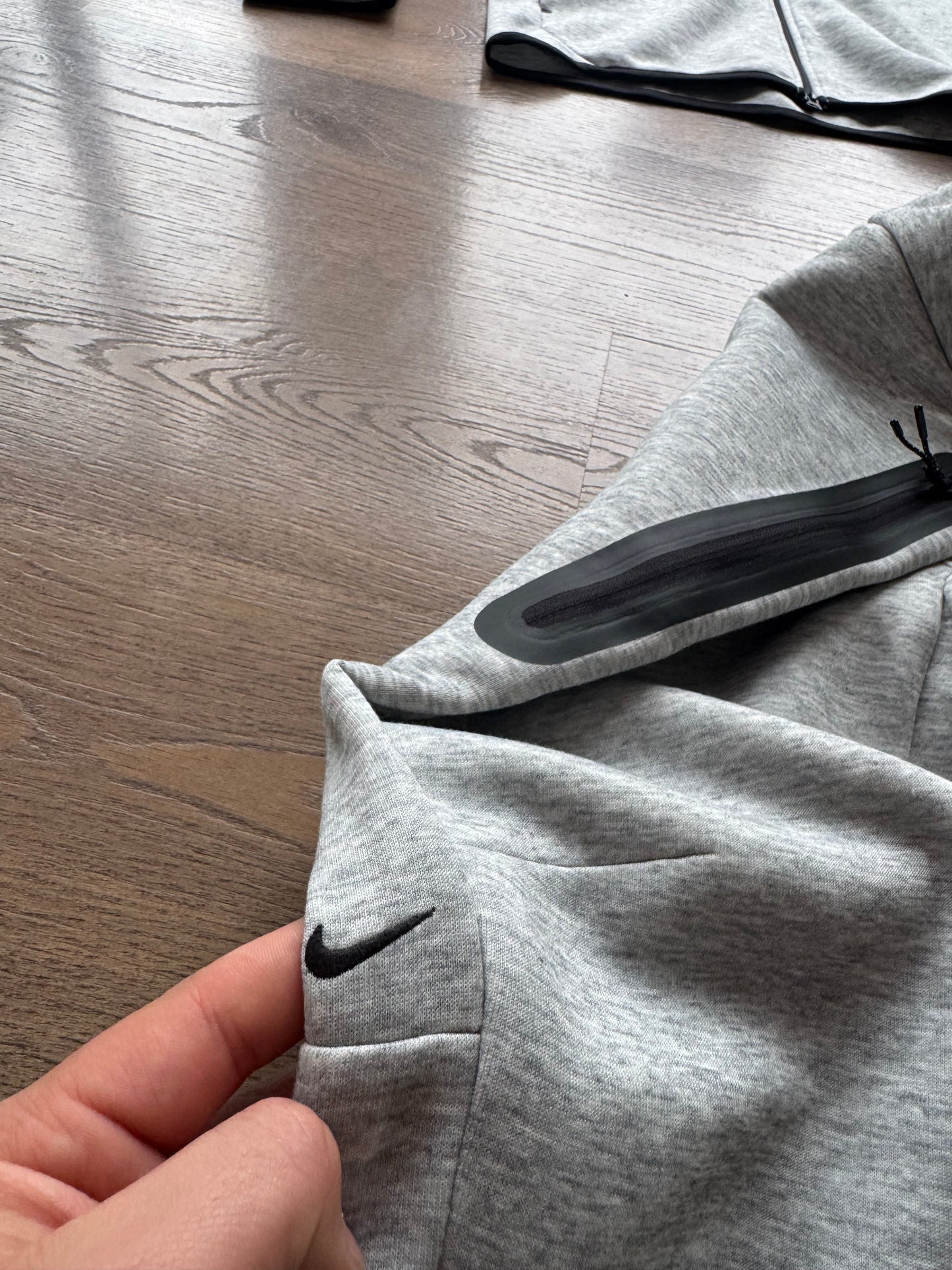 NIKE TECH FLEECE - M2