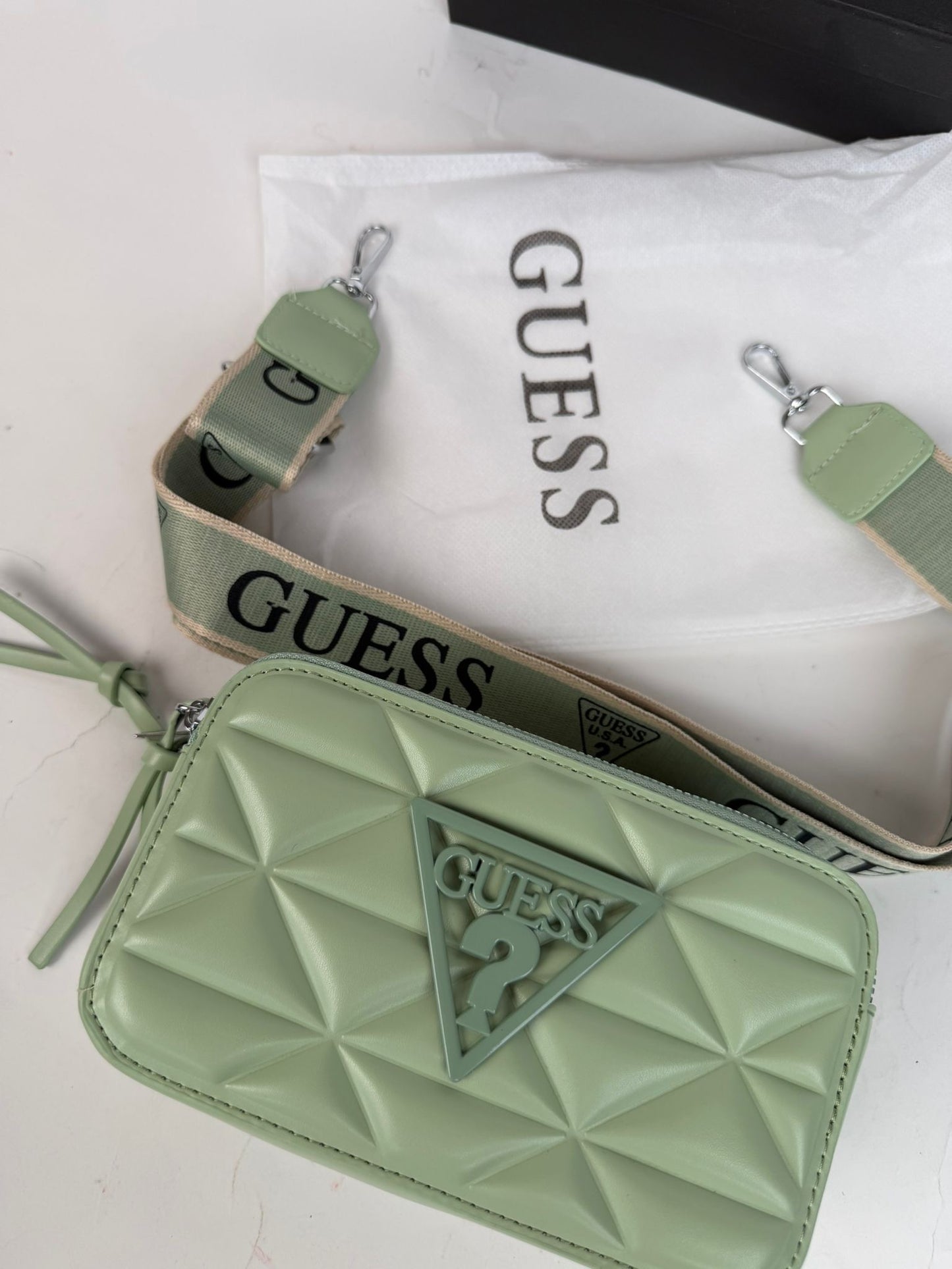 GUESS - M7
