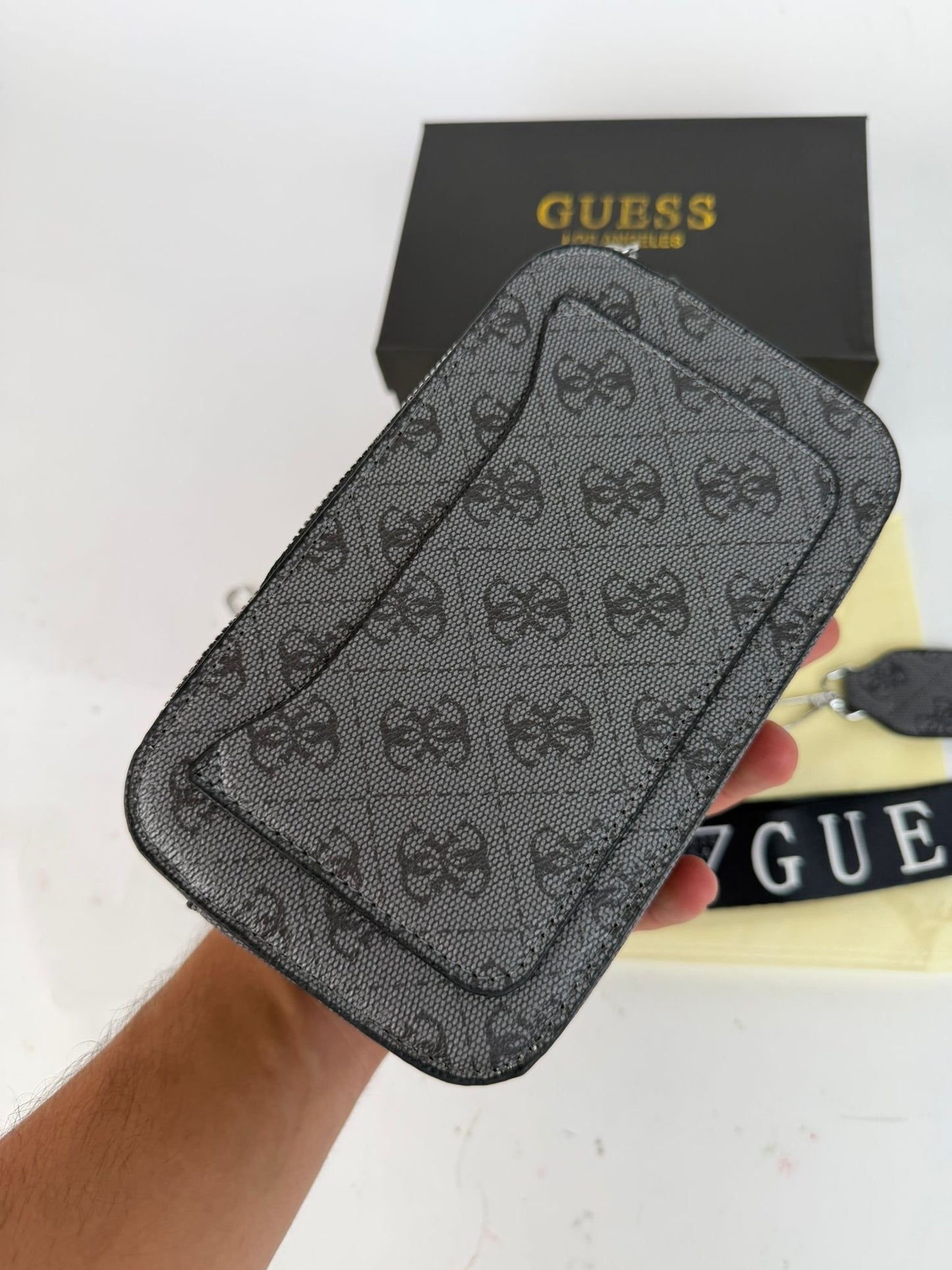 GUESS - M8
