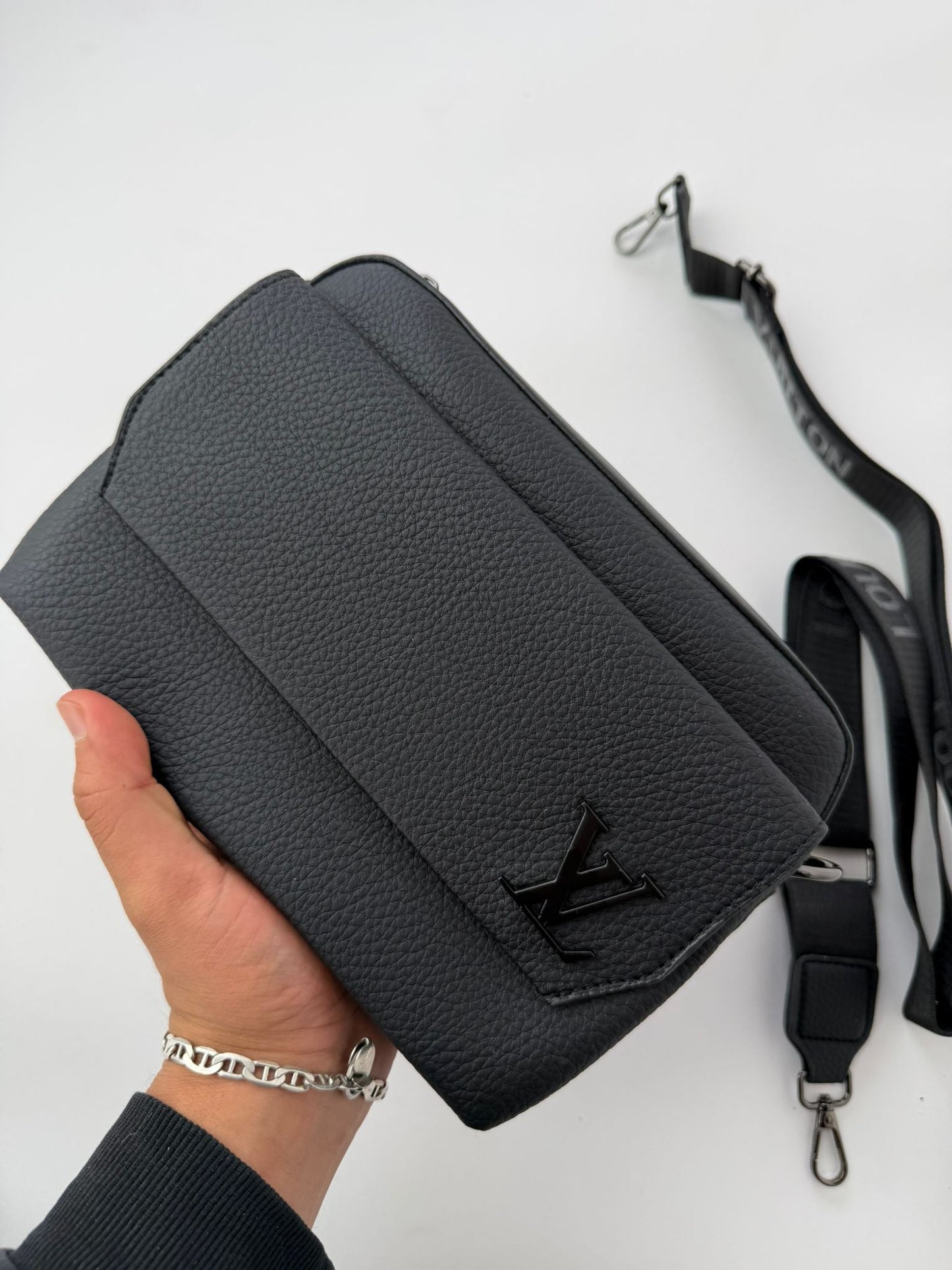 BOLSO HOMBRE - LV- M1