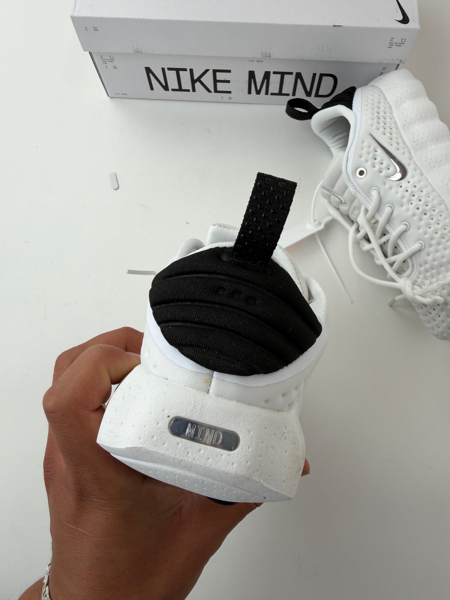 NIKE MIND 002 - MODELO 4