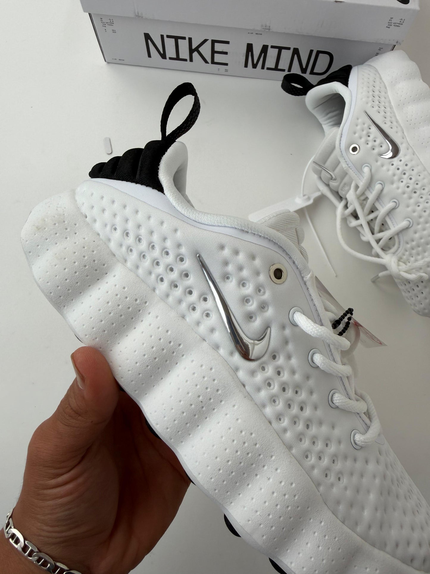 NIKE MIND 002 - MODELO 4