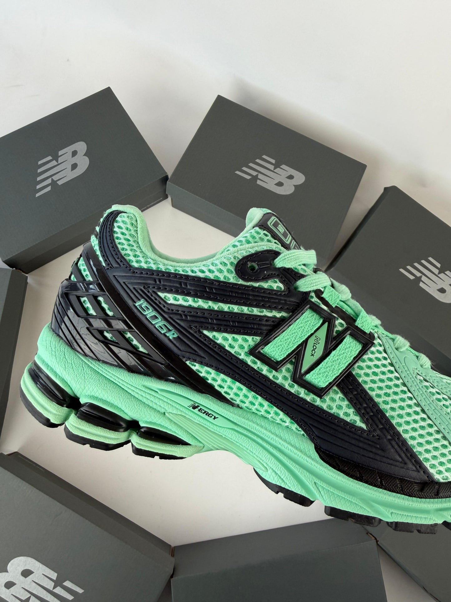 NEW BALANCE 1906R - MODELO 8