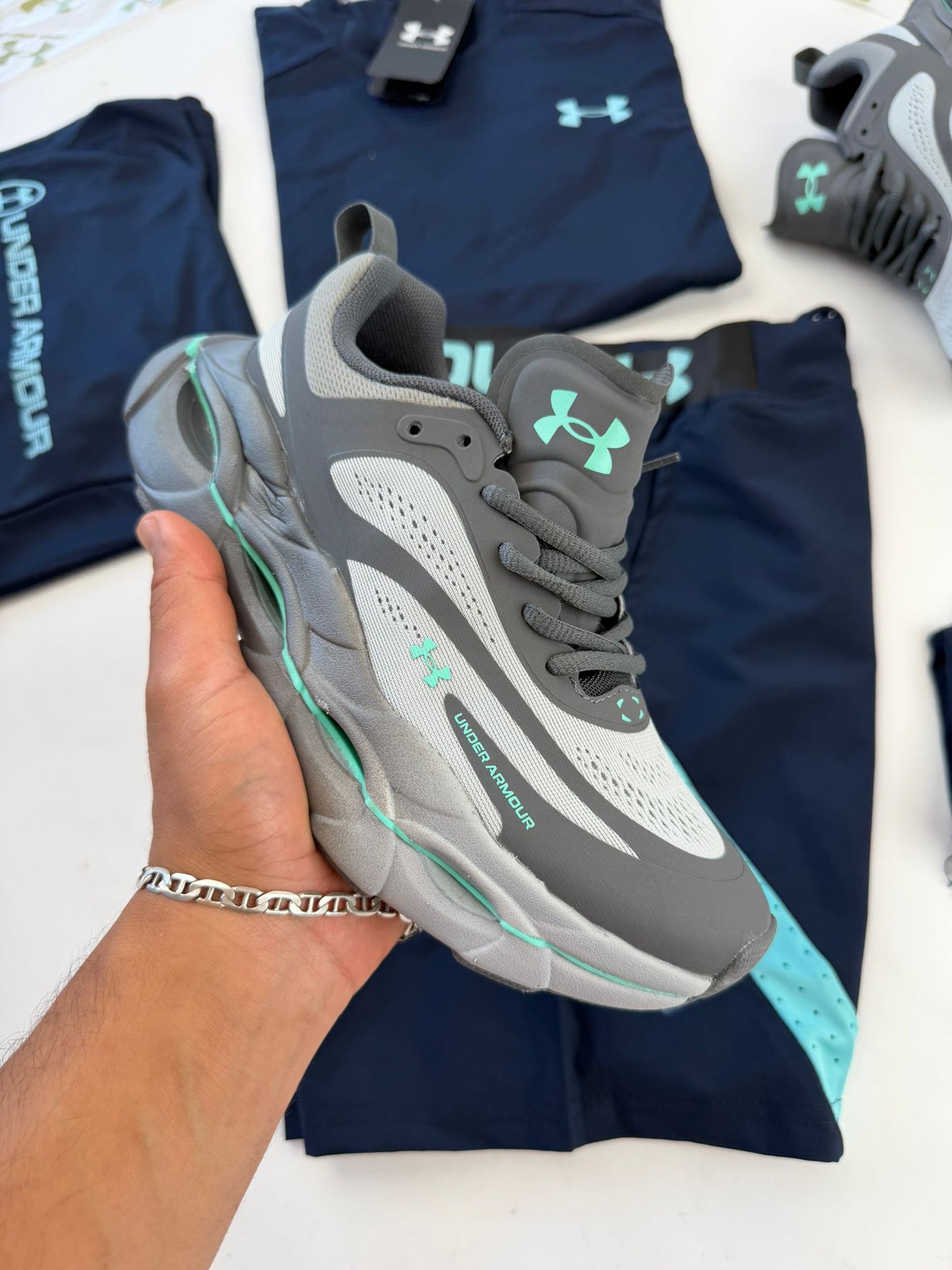 UNDER ARMOUR -HOVER REACTOR- M1