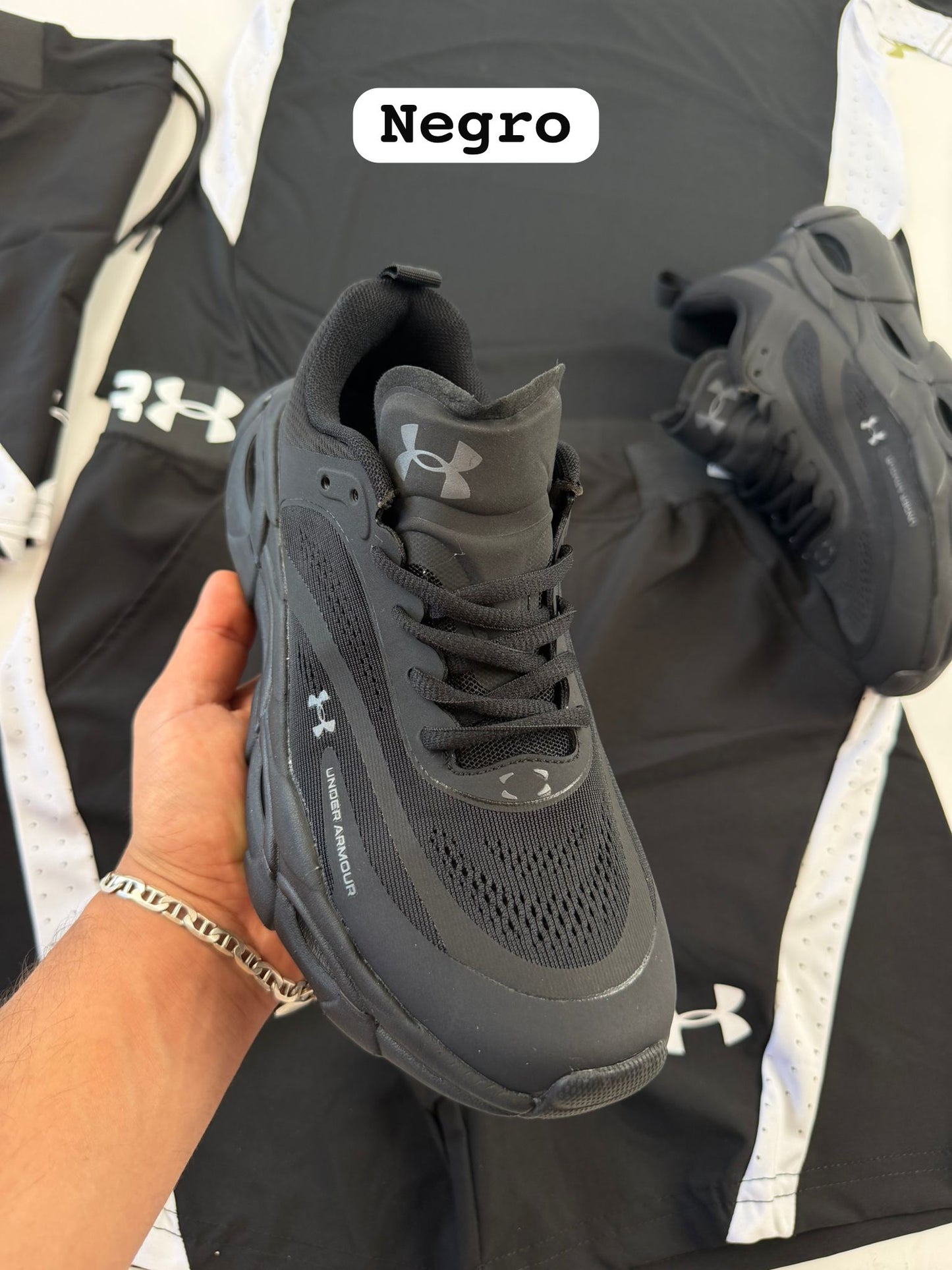UNDER ARMOUR -HOVER REACTOR- M4