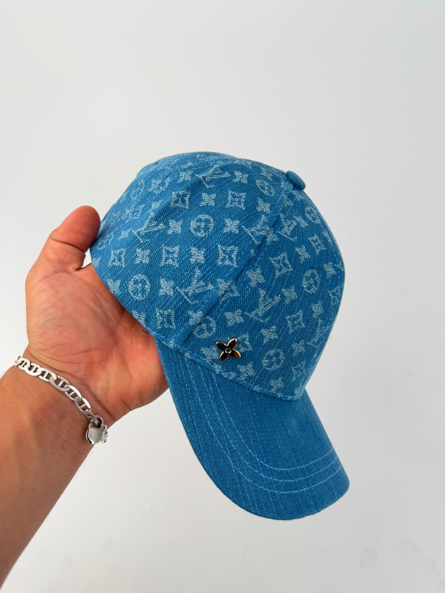 GORRA LOUIS VUITTON - M5