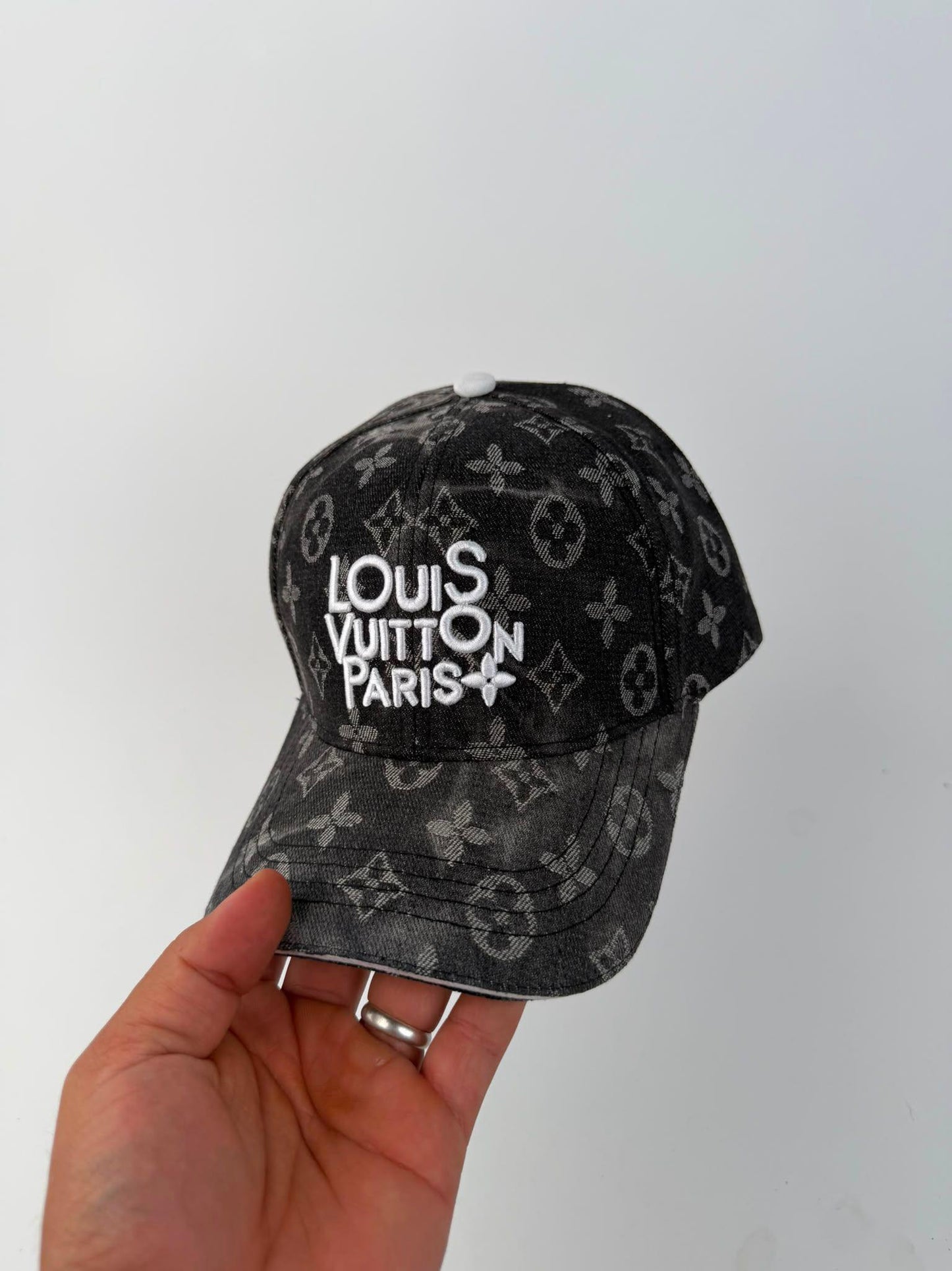GORRA LOUIS VUITTON - M4